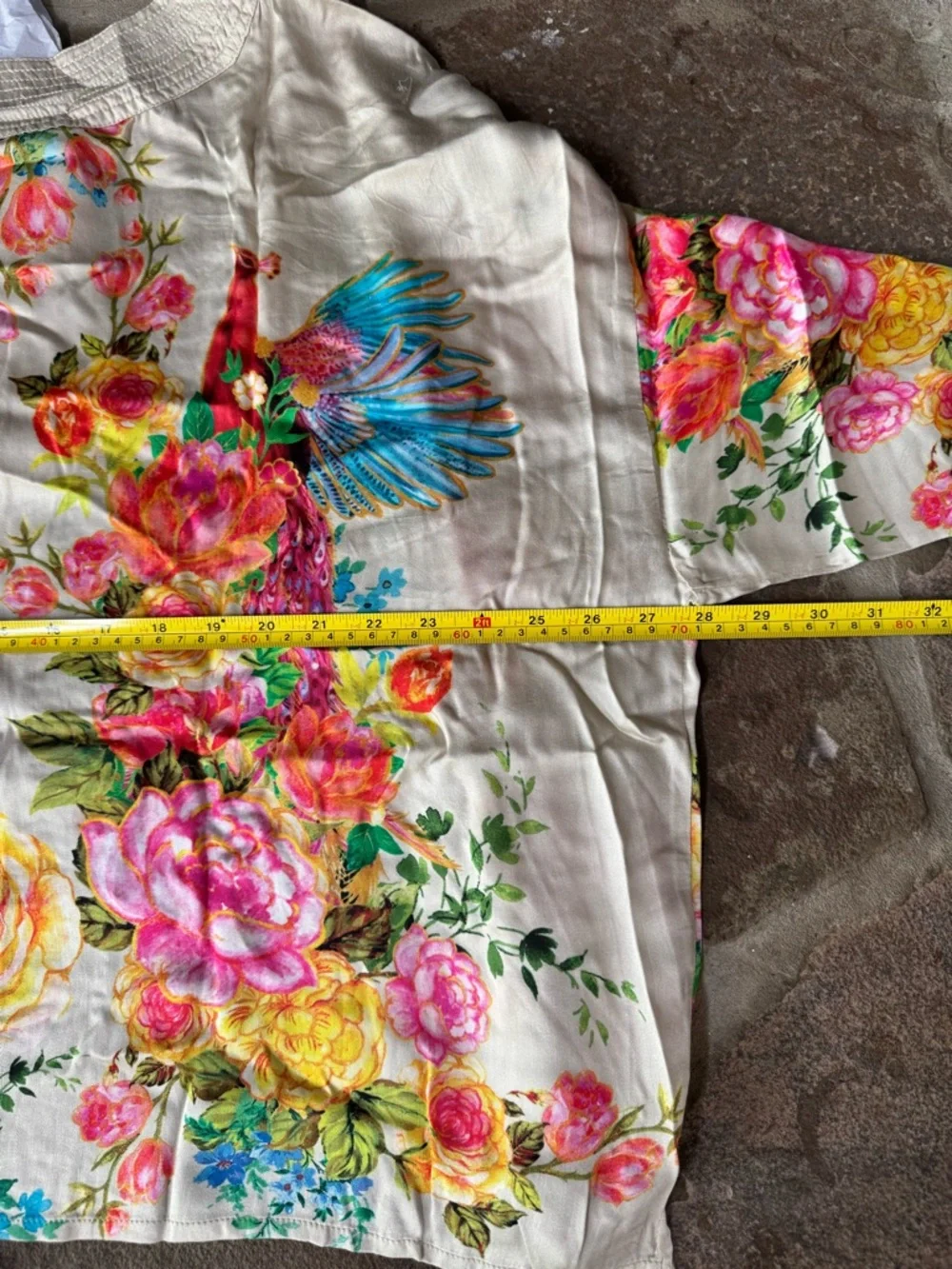 Aratta Stunning Sequin Floral Embroidered Viscose short kimono, beige multi - Picture 3 of 6